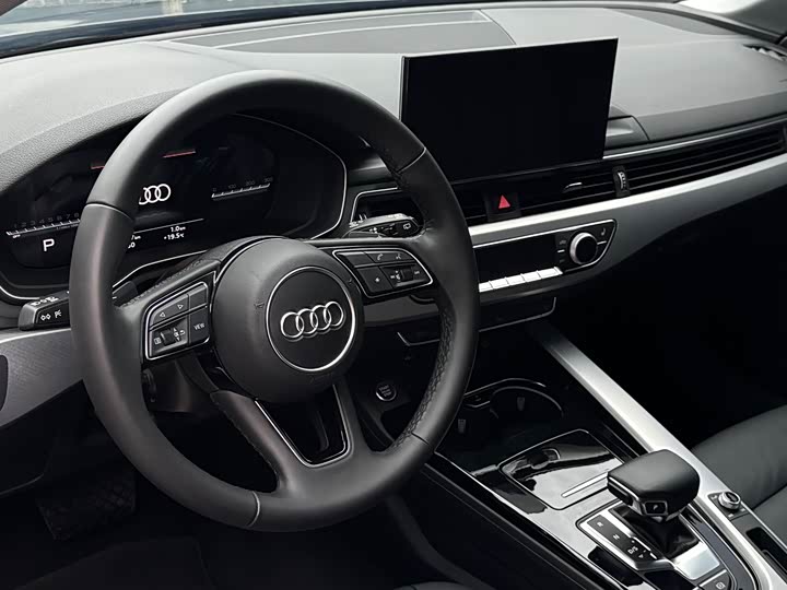 Фото 4 - Audi A4