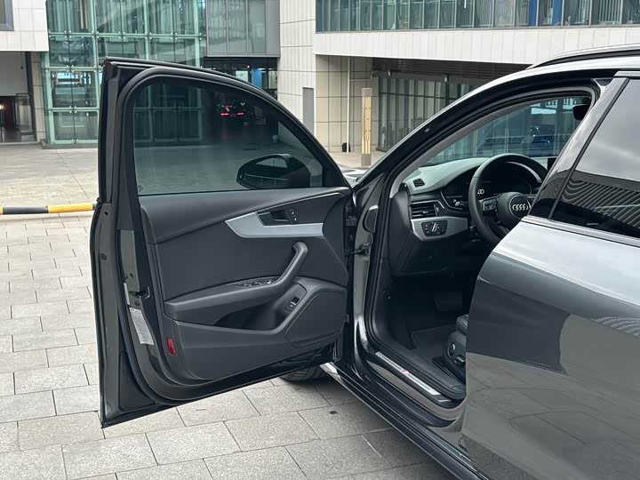 Фото 7 - Audi A4