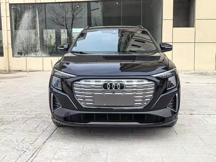 Фото 2 - Audi Q5 e-tron