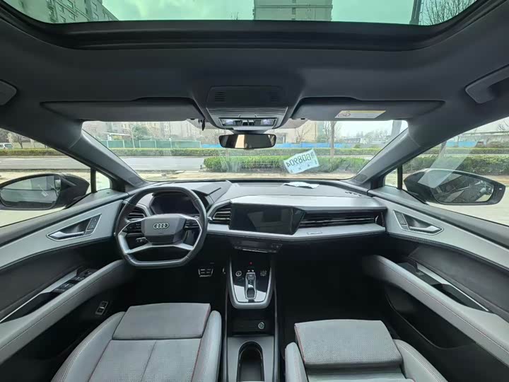 Фото 4 - Audi Q5 e-tron