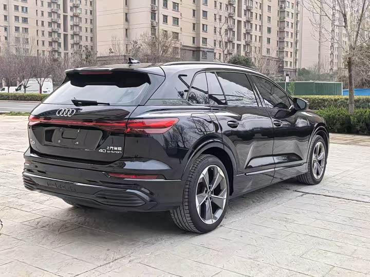 Фото 7 - Audi Q5 e-tron