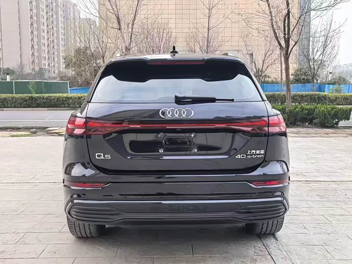 Фото 8 - Audi Q5 e-tron