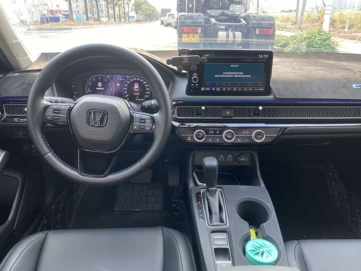 Фото 8 - Honda Civic