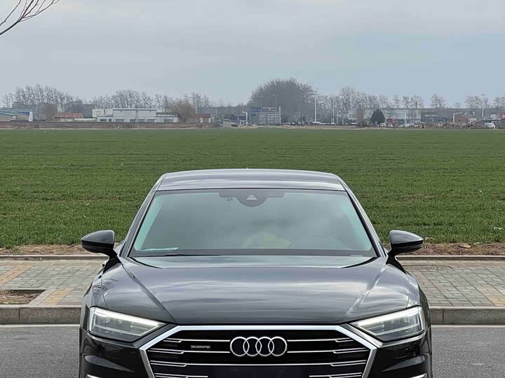 Фото 2 - Audi A8