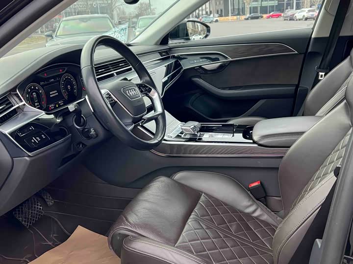 Фото 4 - Audi A8