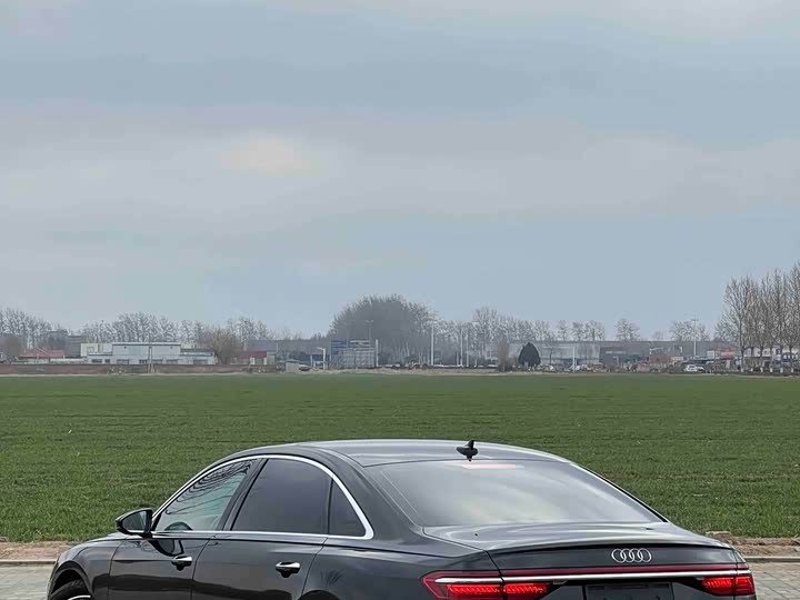 Фото 7 - Audi A8