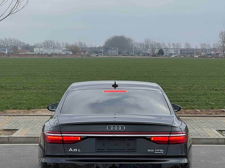 Фото 8 - Audi A8