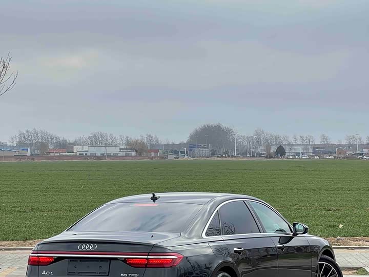 Фото 9 - Audi A8