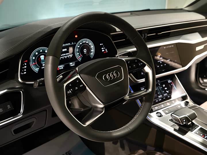 Фото 3 - Audi A7L