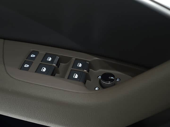 Фото 7 - Audi A7L