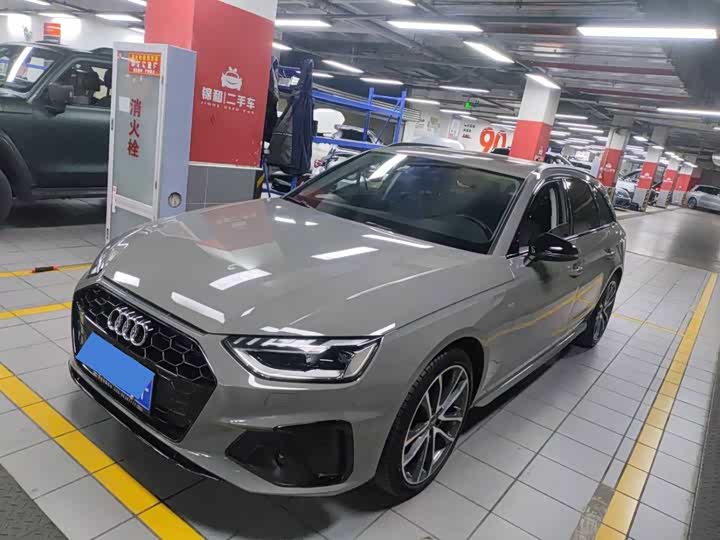 Фото 1 - Audi A4