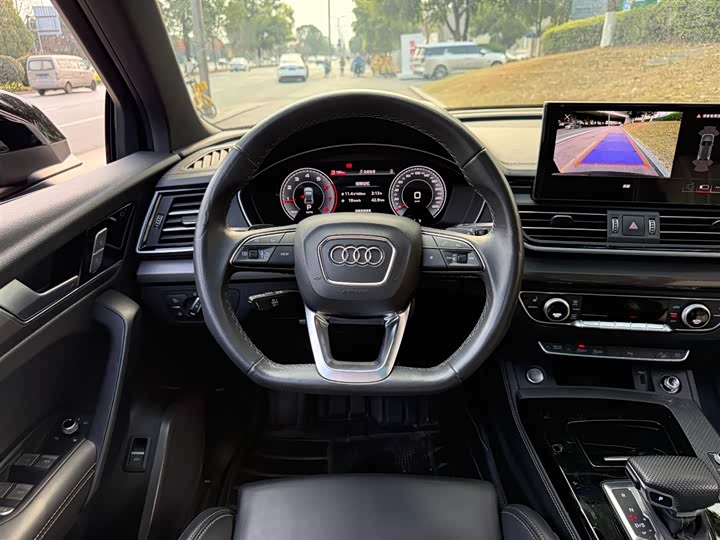 Фото 6 - Audi Q5L