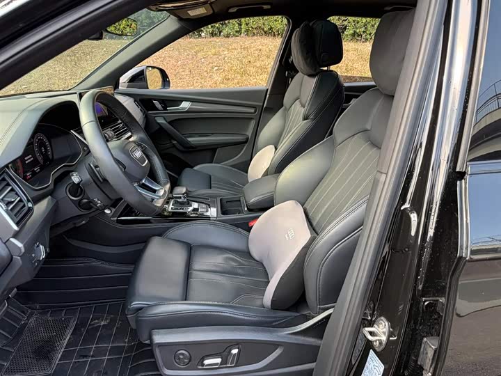 Фото 8 - Audi Q5L