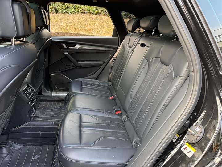 Фото 9 - Audi Q5L