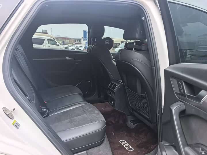 Фото 8 - Audi Q5L Sportback