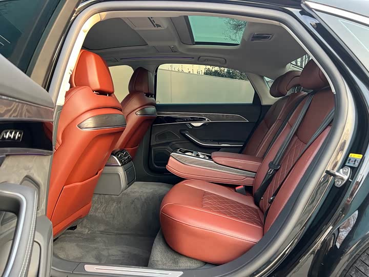 Фото 7 - Audi A8