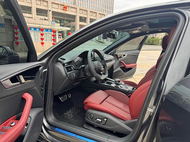 Фото 4 - Audi A4L