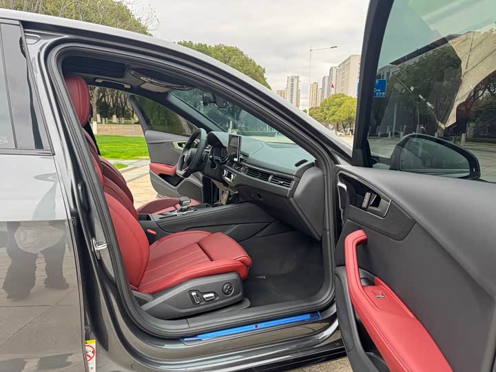 Фото 5 - Audi A4L