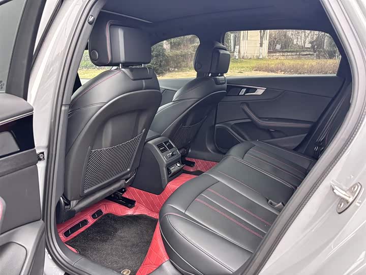 Фото 5 - Audi A4L