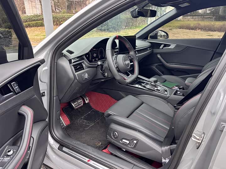 Фото 6 - Audi A4L