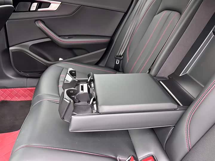 Фото 7 - Audi A4L