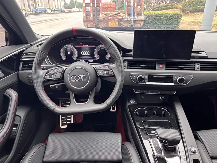 Фото 8 - Audi A4L