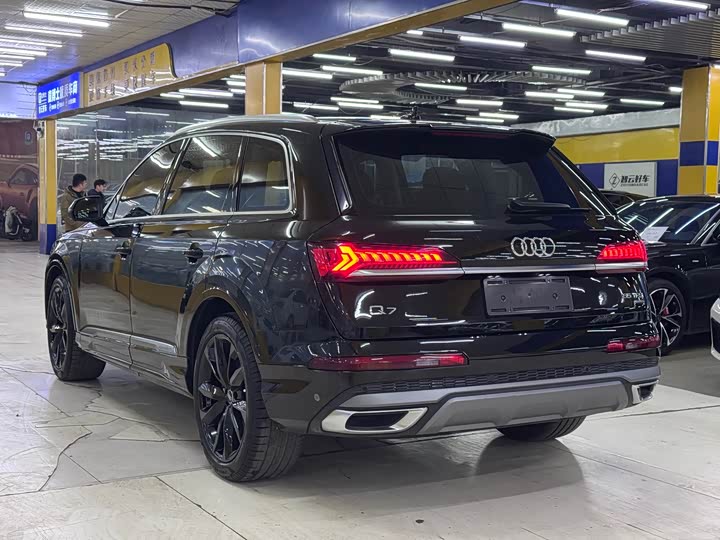 Фото 7 - Audi Q7