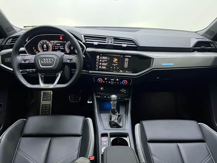 Фото 8 - Audi Q3