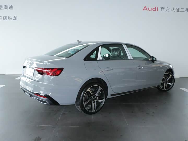 Фото 4 - Audi A4L