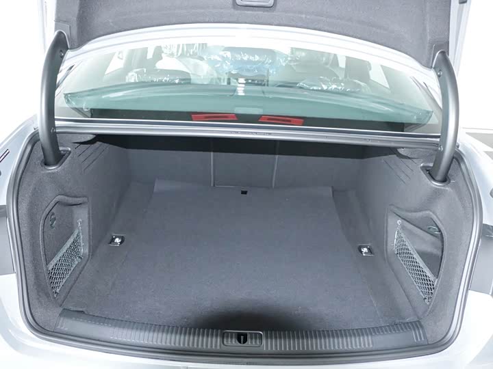 Фото 6 - Audi A4L