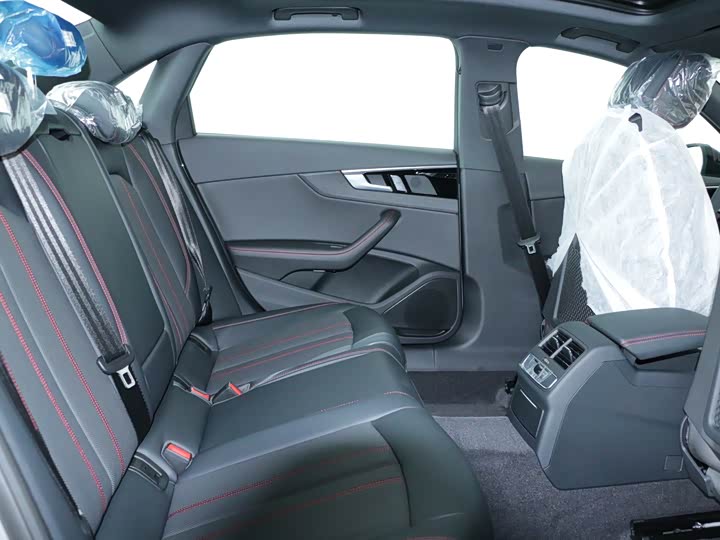 Фото 8 - Audi A4L