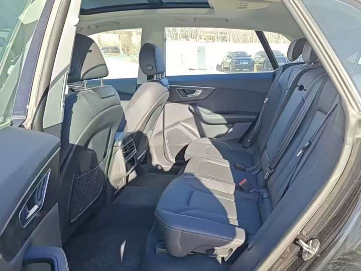 Фото 3 - Audi Q8