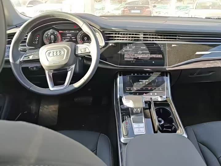 Фото 4 - Audi Q8
