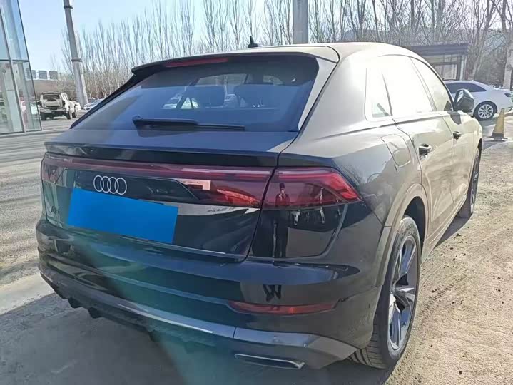 Фото 6 - Audi Q8