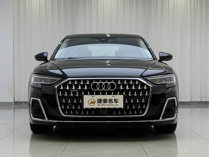 Фото 2 - Audi A8