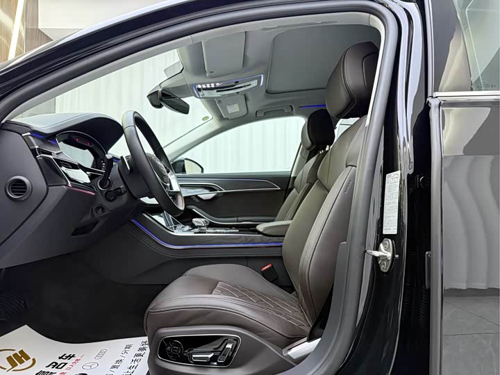 Фото 4 - Audi A8