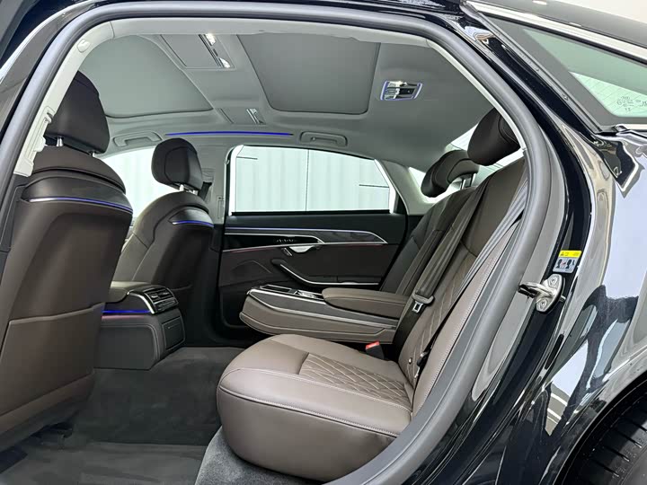 Фото 5 - Audi A8