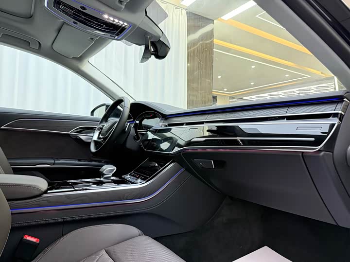 Фото 7 - Audi A8