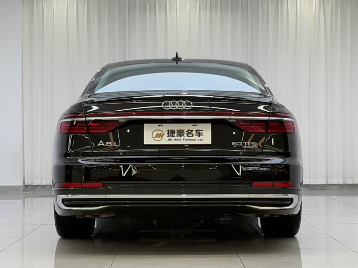 Фото 9 - Audi A8