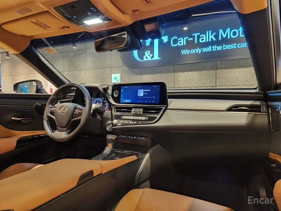 Фото 10 - Lexus ES