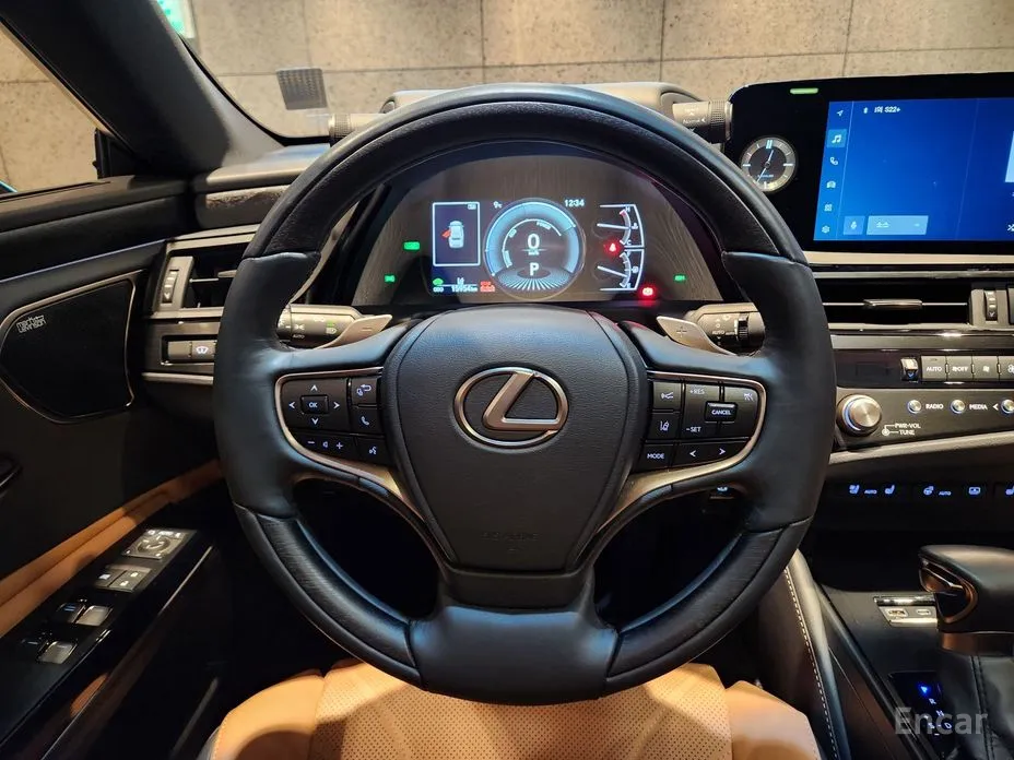 Фото 12 - Lexus ES