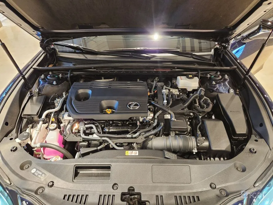 Фото 20 - Lexus ES