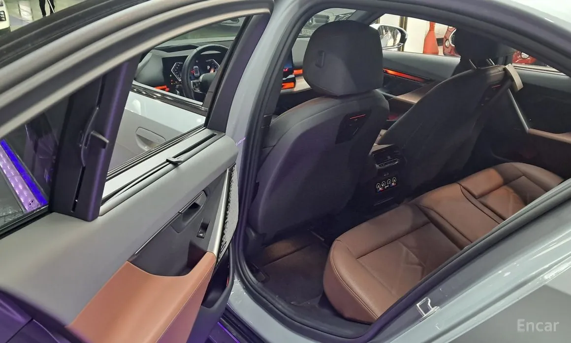 Photo 11 - BMW 5 Series