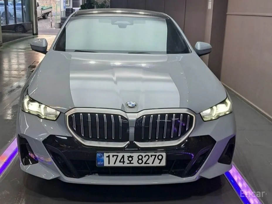 Photo 3 - BMW 5 Series