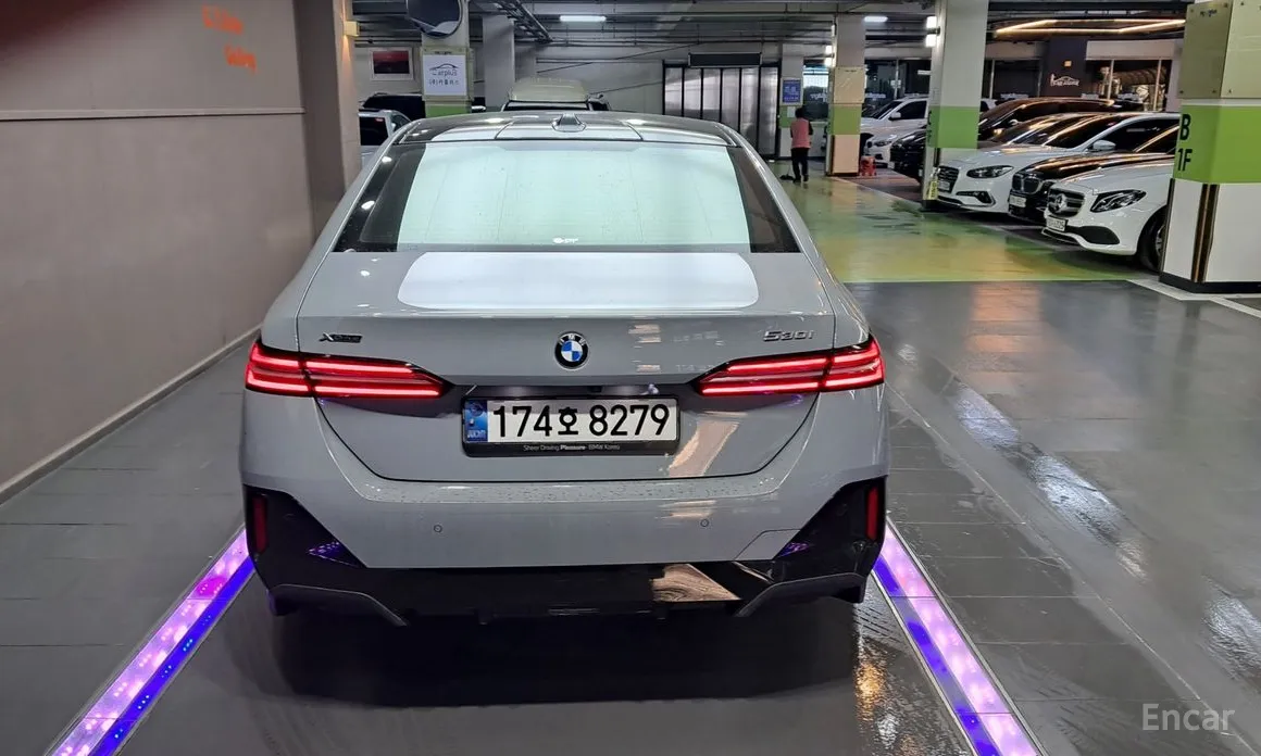 Photo 4 - BMW 5 Series