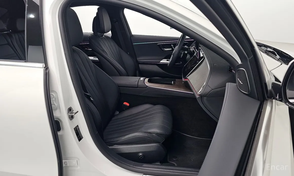 Mercedes-Benz E-Class 2024 E300 4MATIC Exclusive
