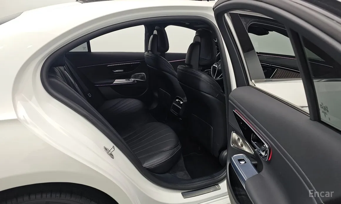 Mercedes-Benz E-Class 2024 E300 4MATIC Exclusive