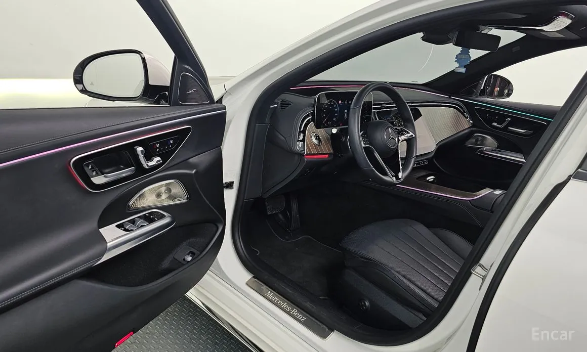 Mercedes-Benz E-Class 2024 E300 4MATIC Exclusive