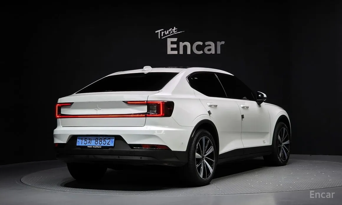 Фото 2 - Polestar 2