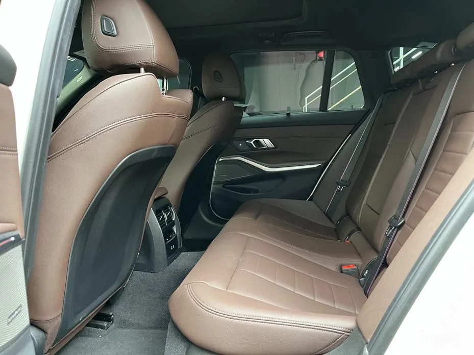 Photo 12 - BMW 3 Series